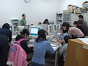 耳の不自由な子どもたちのためのパソコン教室を開催しました