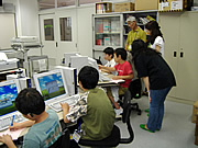 耳の不自由な子どものたちのためのパソコン教室を開催しました