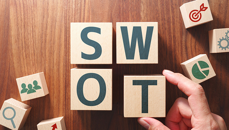 SWOT分析とは？目的や分析方法、DX戦略における事例も紹介