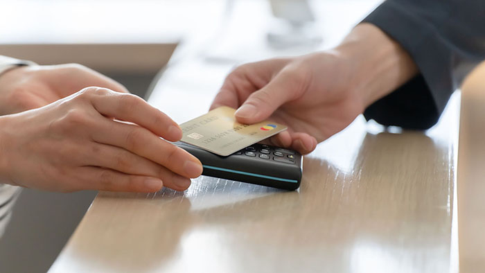 �N���W�b�g�J�[�h�̃^�b�`���ςƂ́H�����b�g�E�f�����b�g��X�}�z�ł̂����A�J�[�h�̑I�ѕ������