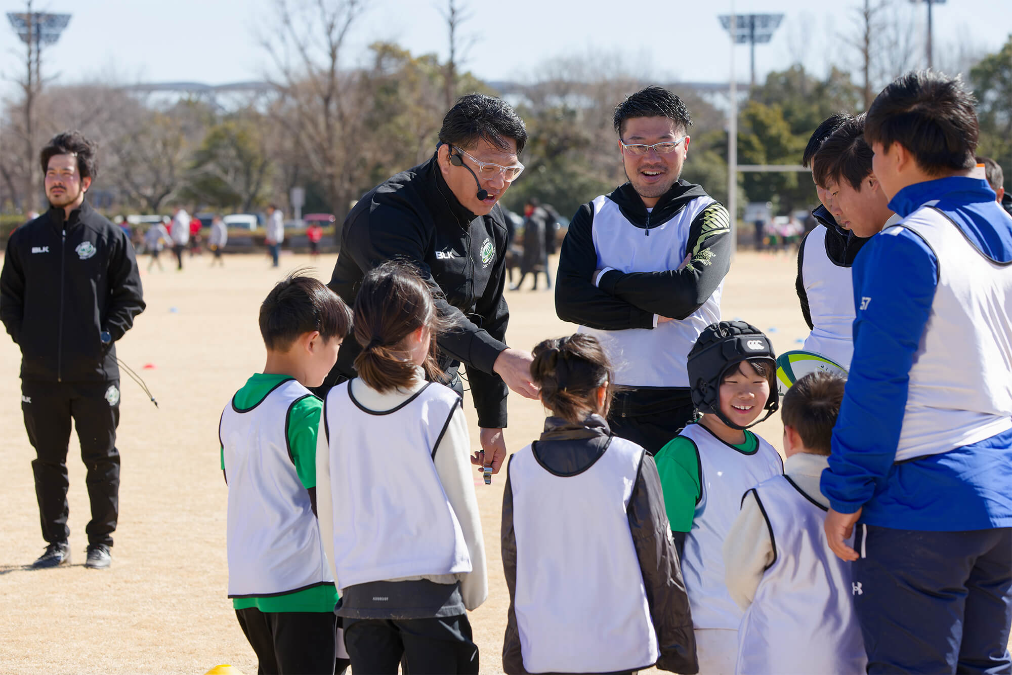ラグビー体験会で作戦会議している画像